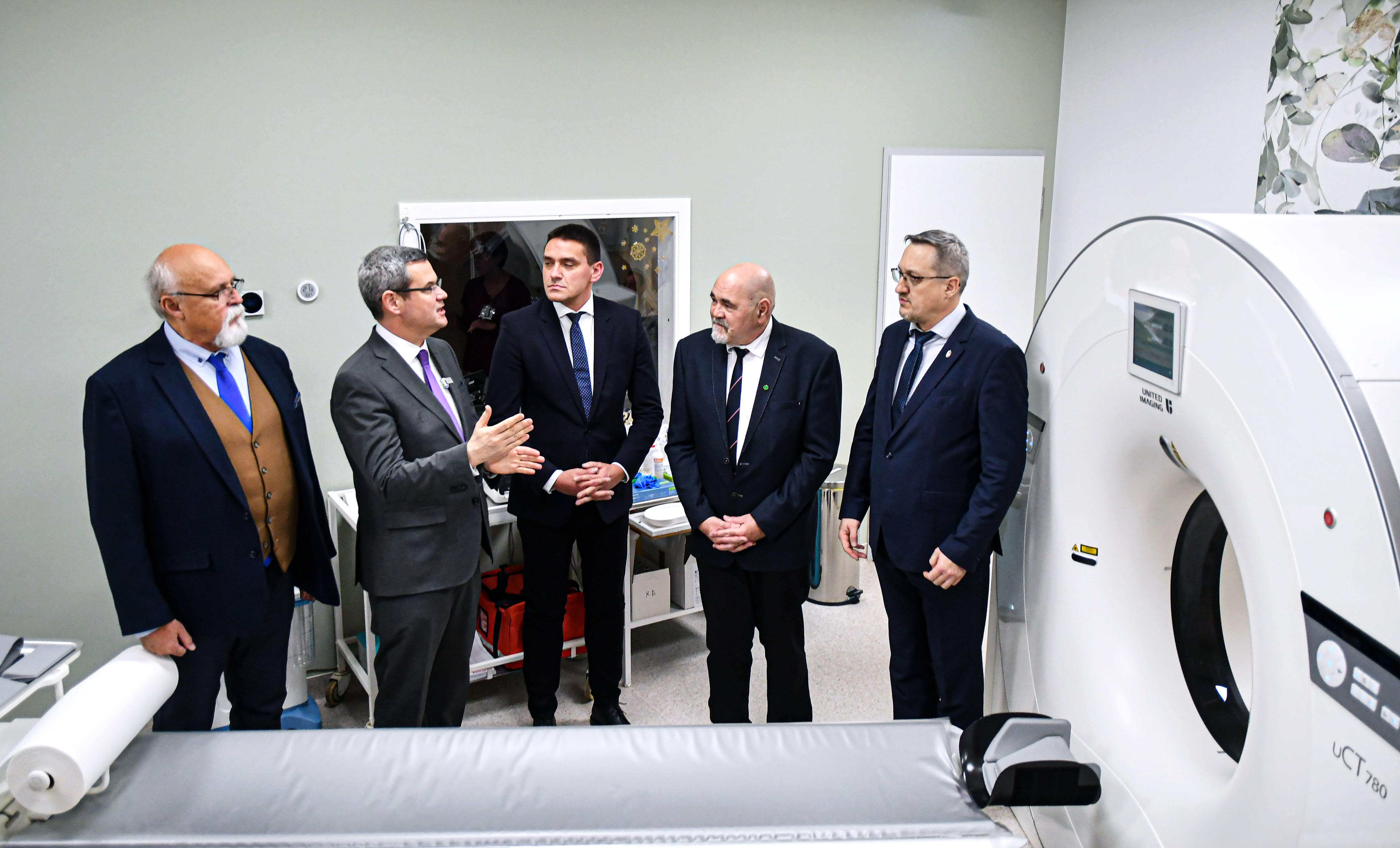 Új CT berendezést adtak át az Ózdi Almási Balogh Pál Kórházban